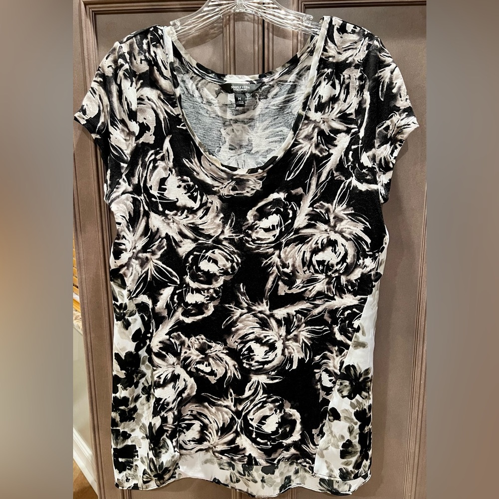Vera Wang Medium Black and White Top with cap sleeves